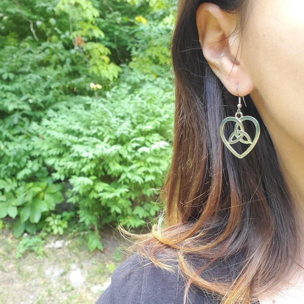 New Handmade Silver Celtic Heart Triquetra Earrings - Picture 3 of 12